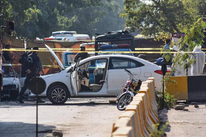 Pakistán investiga un atentado suicida que dejó 12 muertos frente a un tribunal en Islamabad