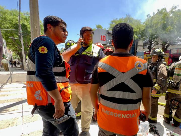 Incendio en centro de Viña del Mar: rápido despliegue municipal y Bomberos evita mayor tragedia
