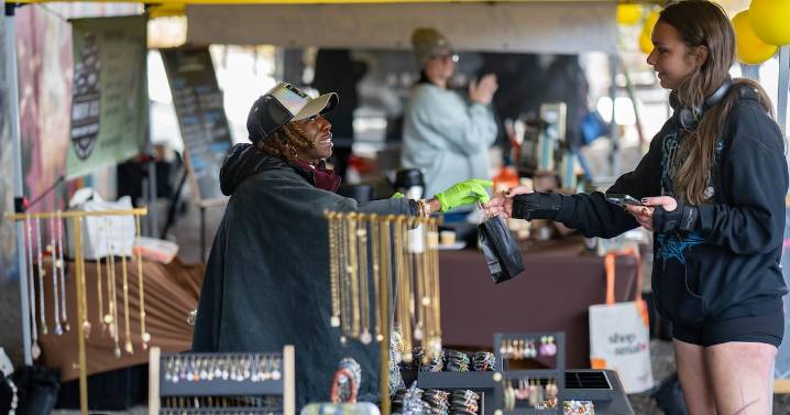 Georgia shoppers flock to local shops for Small Business Saturday