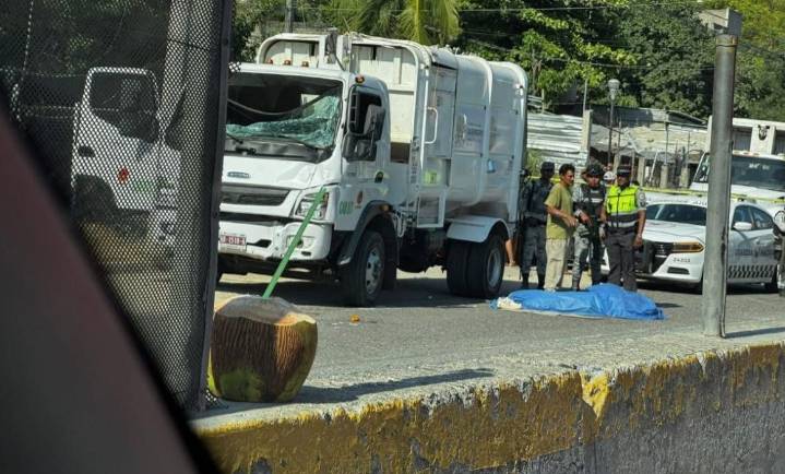 Chocan camión y camioneta pasajera en Acapulco; 2 muertos y 8 lesionados