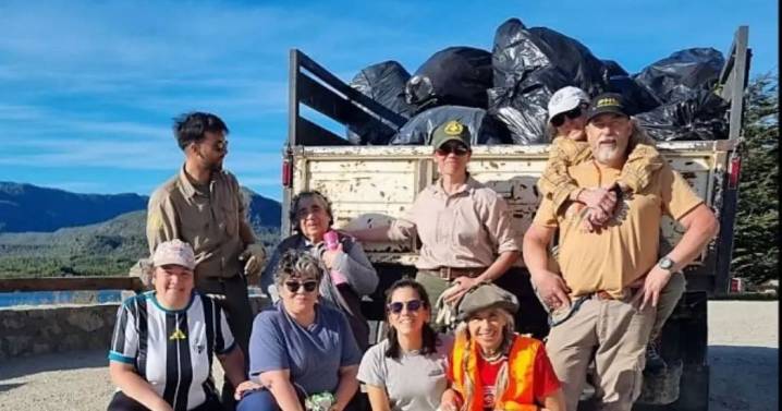 Operativo limpieza sobre la Ruta 40 en Neuquén: vecinos recorrieron 20 kilómetros para recolectar basura
