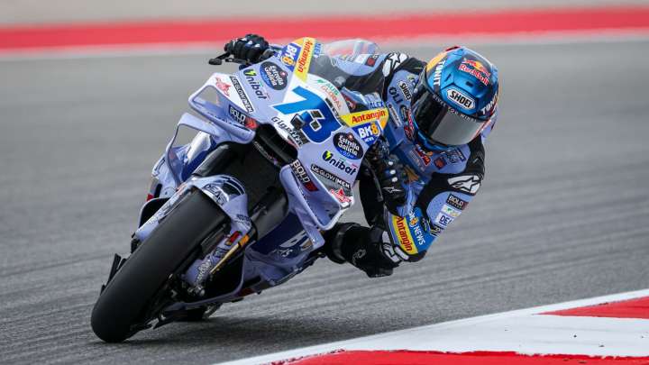 Álex Márquez se impone a Acosta al sprint en Portimao