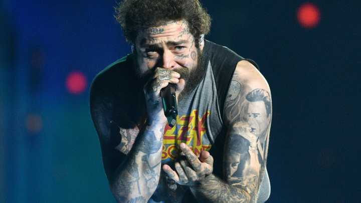 Post Malone Performs at Cowboys-Chiefs Thanksgiving Halftime Show