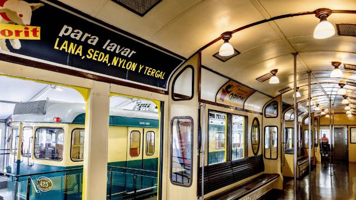 Los metros históricos de Barcelona conquistan la plaza de les Glòries
