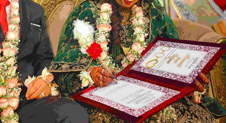 Indian woman goes to Pakistan on pilgrimage; converts to Islam and marries local man