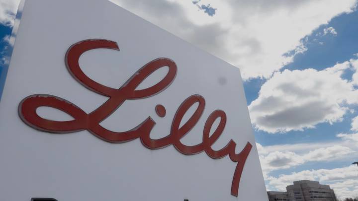 Eli Lilly hits $1 trillion market value, first for health care company
