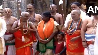 President Murmu offers prayers at Tirupati temple