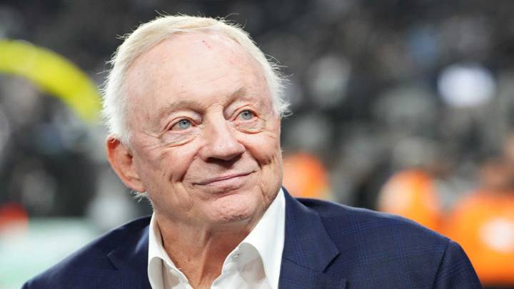 Cowboys’ Jerry Jones was very proud of his giant turkey leg, team after beating Chiefs