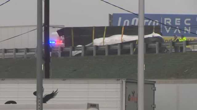 I-80 connector in West Sacramento blocked due to big rig crash