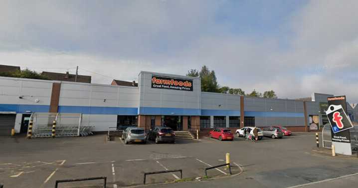 Man dies after being hit by car on Farmfoods car park