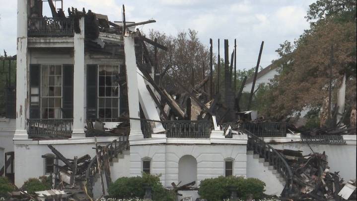 Owners of Nottoway Plantation say estate not for sale, plans to rebuild mansion