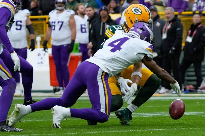 Vikings get manhandled by Packers after blunder on special teams