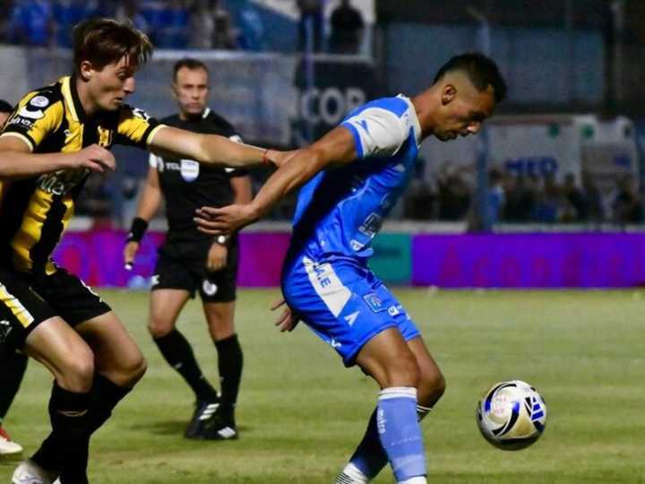 Deportivo Madryn vs. Estudiantes de Río Cuarto, por la revancha de la final del Reducido de la Primera Nacional: minuto a minuto, en directo