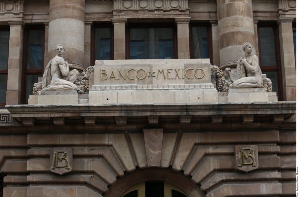 Baja su tasa Banxico por contracción económica