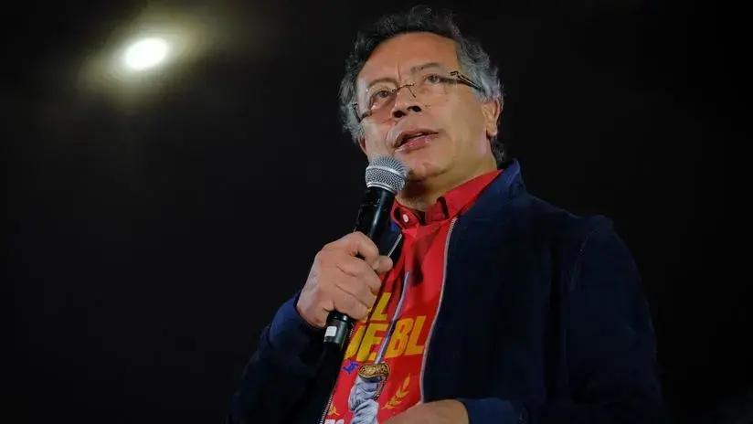 Gustavo Petro amenaza con retirar misión diplomática de Lima si Perú "agrede" la embajada mexicana