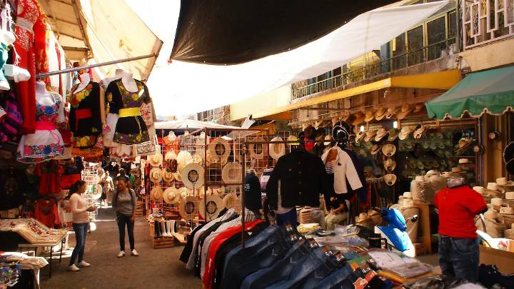 Original o copia: aprende a detectar artículos falsos en los puestos ambulantes