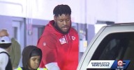 Chiefs lineman Trey Smith helps hand out 400 Thanksgiving meals in Kansas City, Kansas