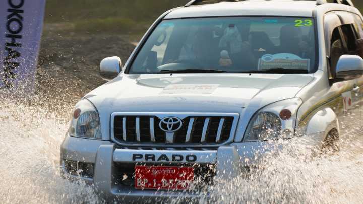 Jungle safari, river rafting, Ganga Aarti highlight Classic Himalayan Drive