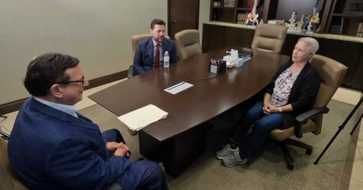 Lawsuit alleges deputy driving 97 mph without lights and siren killed truck driver