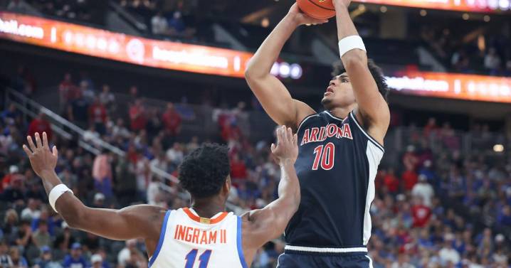Freshman Koa Peat has dominant performance in debut for No. 13 Arizona vs. No. 3 Florida