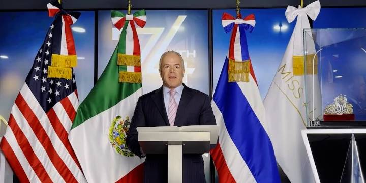 Raúl Rocha anuncia salida de Nawat Itsaragrasil de Miss Universo 2025 tras escándalo con la modelo mexicana, Fátima Bosch