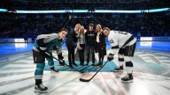 Thornton performs puck drop before Sharks game to celebrate Hall of Fame induction