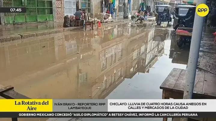 Lluvia de cuatro horas causó aniegos en calles y mercados de Chiclayo