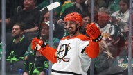 Ducks score 7 again, hold off Stars for 5th straight win