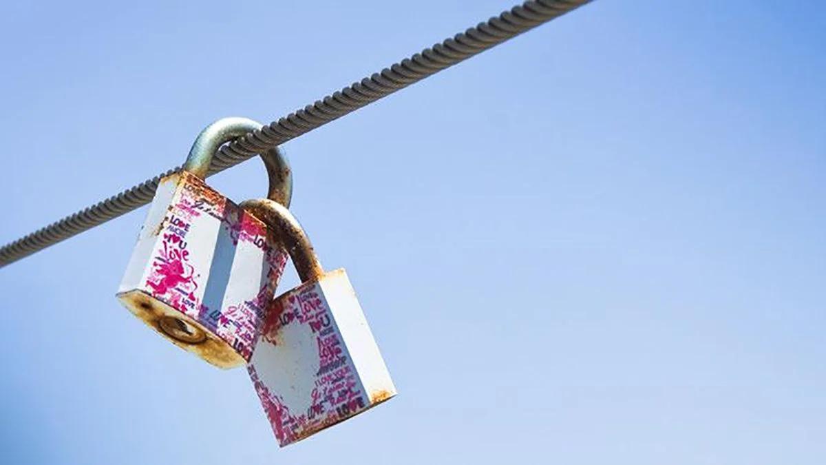 Miedo a la soledad y baja autoestima: Así es el perfil de las personas con dependencia emocional