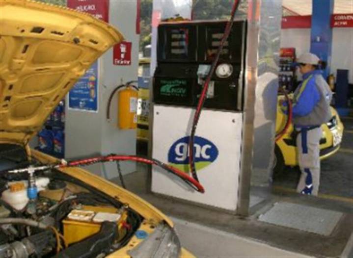 Gas natural vehicular subirá hasta 100% desde el 1 de diciembre y los taxistas serán los primeros en sentir el golpe