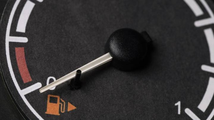 Esta es la multa que te pueden poner si te quedas sin gasolina