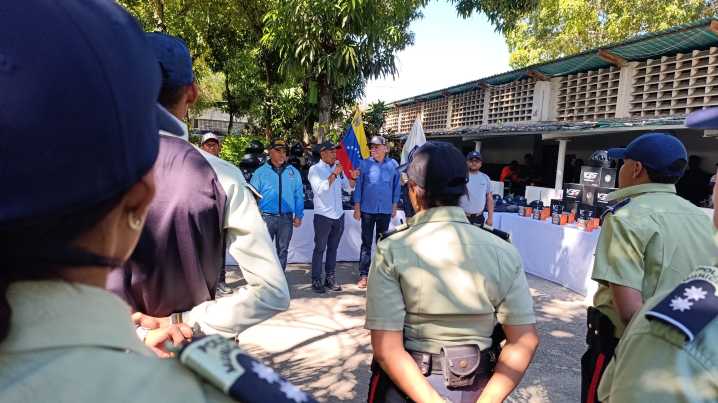 Entregaron dotación y dormitorios a 240 policías de Guarenas