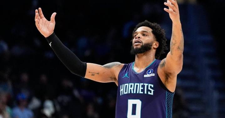 Hornets snap losing streak with 111-100 win over Bucks as Bridges scores 20