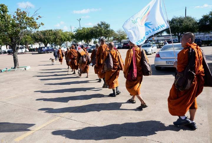 Buddhist monks resume 2,300-mile walk for peace after accident near Houston – Winnipeg Free Press