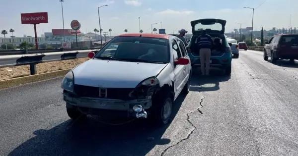 Aparatoso choque en puente de Gálvez; sólo daños