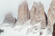 Subieron a cinco las víctimas fatales en Torres del Paine: encontraron con vida a otras cuatro personas