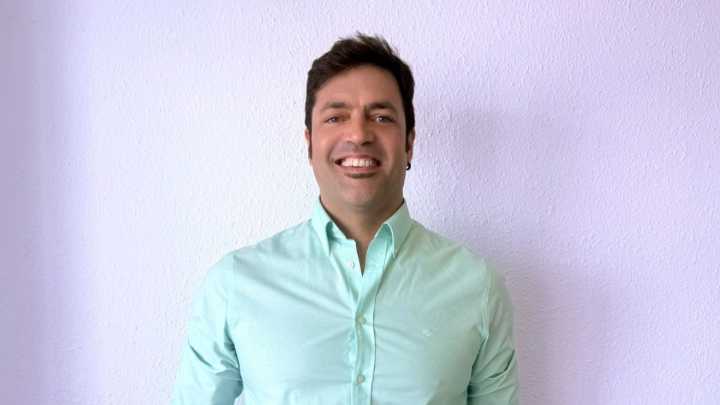 Omar Rueda, psicólogo: «El narcisista empeora en terapia porque aprenden a engañar mucho mejor»