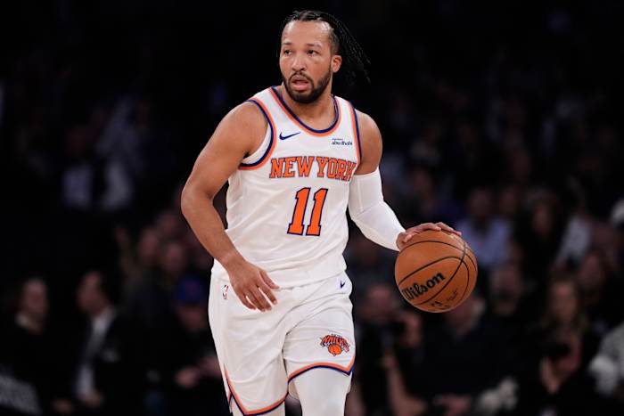 Knicks' Jalen Brunson has sprained right ankle, will miss at least 1 game, AP source says