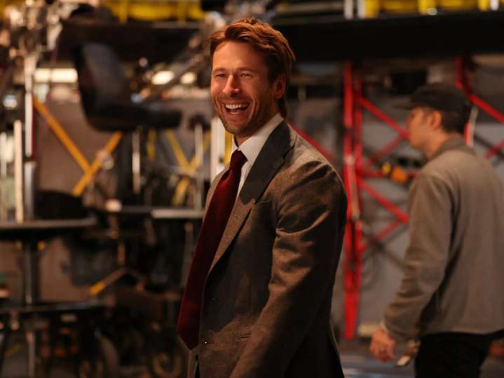 Glen Powell invited a special guest to his 'SNL' hosting debut: his UPS driver