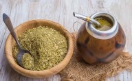 Las hojas de yerba mate podrían ayudar a frenar al virus del dengue, según un hallazgo del Conicet
