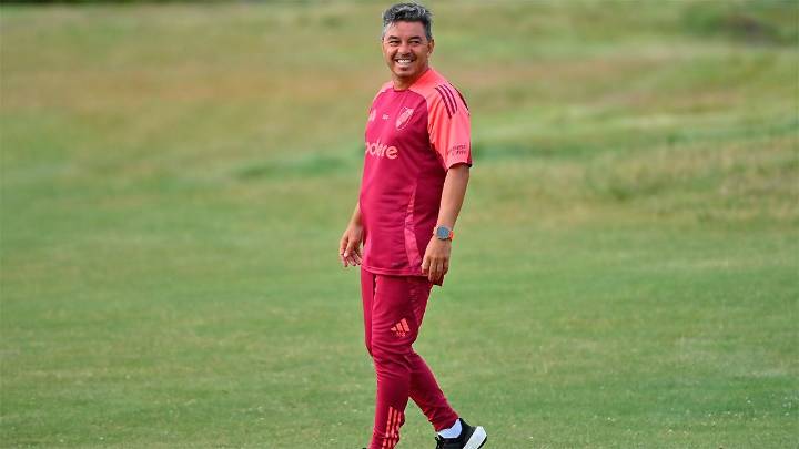 Gallardo analiza volver a la línea de cinco para el Superclásico ante Boca