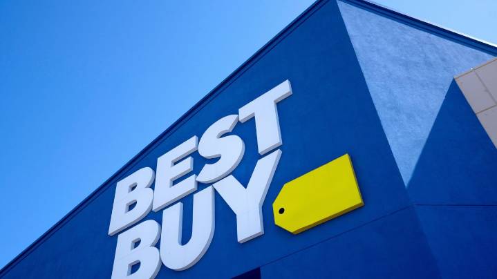 Best Buy ups sales outlook heading into holiday shopping ramp
