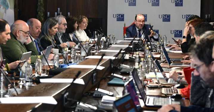 La USC aplaza la votación sobre la descentralización de Medicina tras el rechazo de la facultad