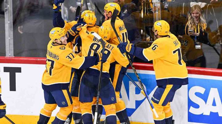 Stamkos scores in OT as Predators rally past Penguins in Global Series