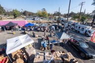 Photos: Altadena food-and-essentials distribution draws hundreds to Fair Oaks Burger site
