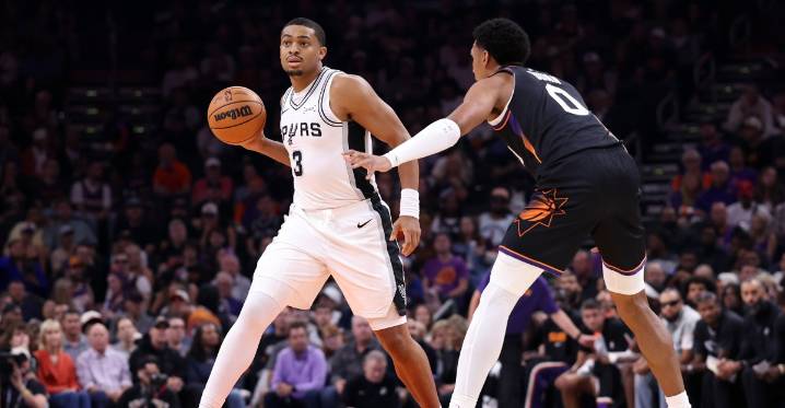 Spurs outgunned by hot-shooting Suns in first loss of the season