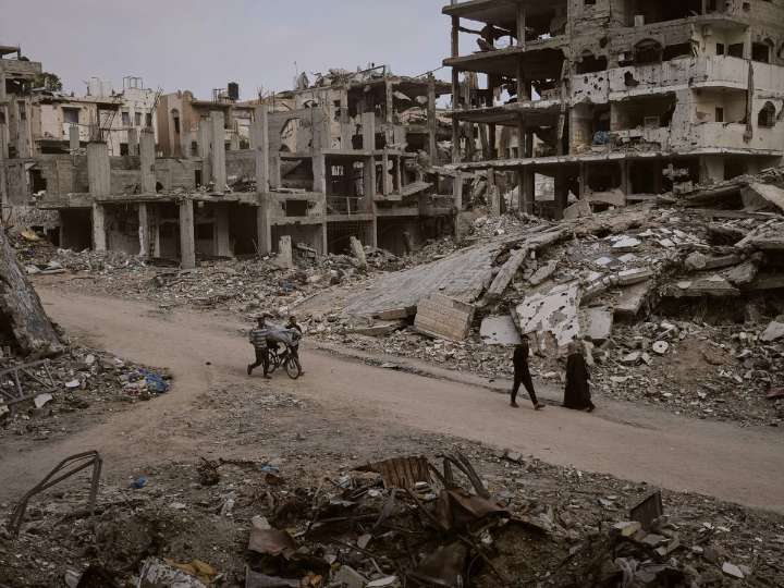 Hamas returns set of human remains as fragile ceasefire holds