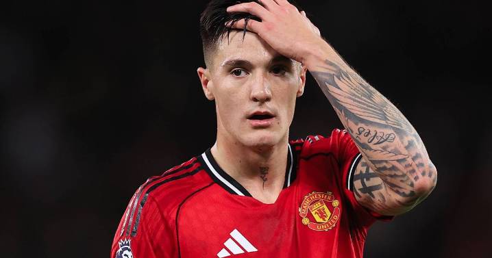 Man United news as Benjamin Sesko 'struggles' and plea made to former Chelsea striker