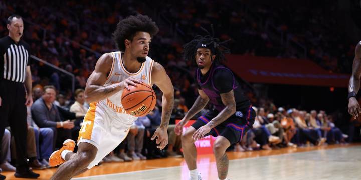 Tennessee routs Tennessee State, moves to 5-0 for third straight season