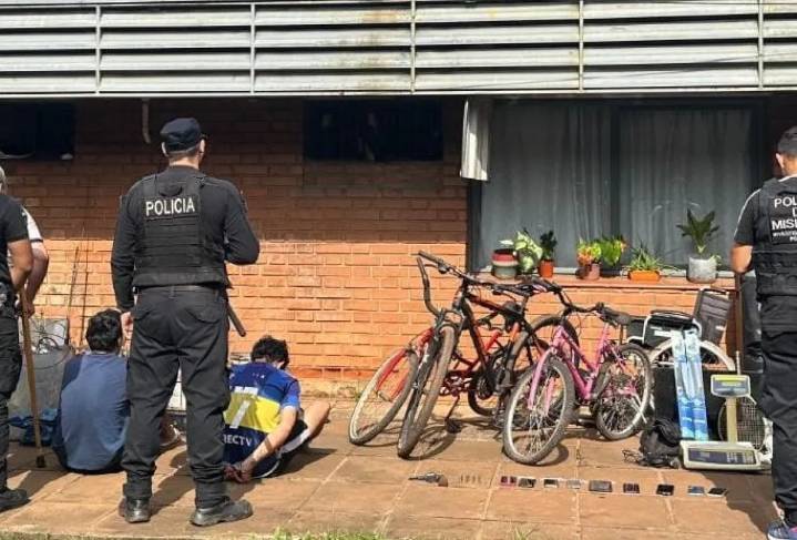Cayeron en Villa Cabello: dos detenidos y un arsenal de objetos robados tras allanamientos simultáneos